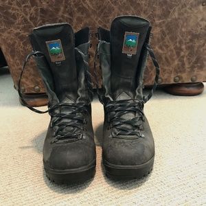 Mens 9 1/2 EE Cabelas by Meindl 11" Boots, Leather, Thinsulate and Gortex